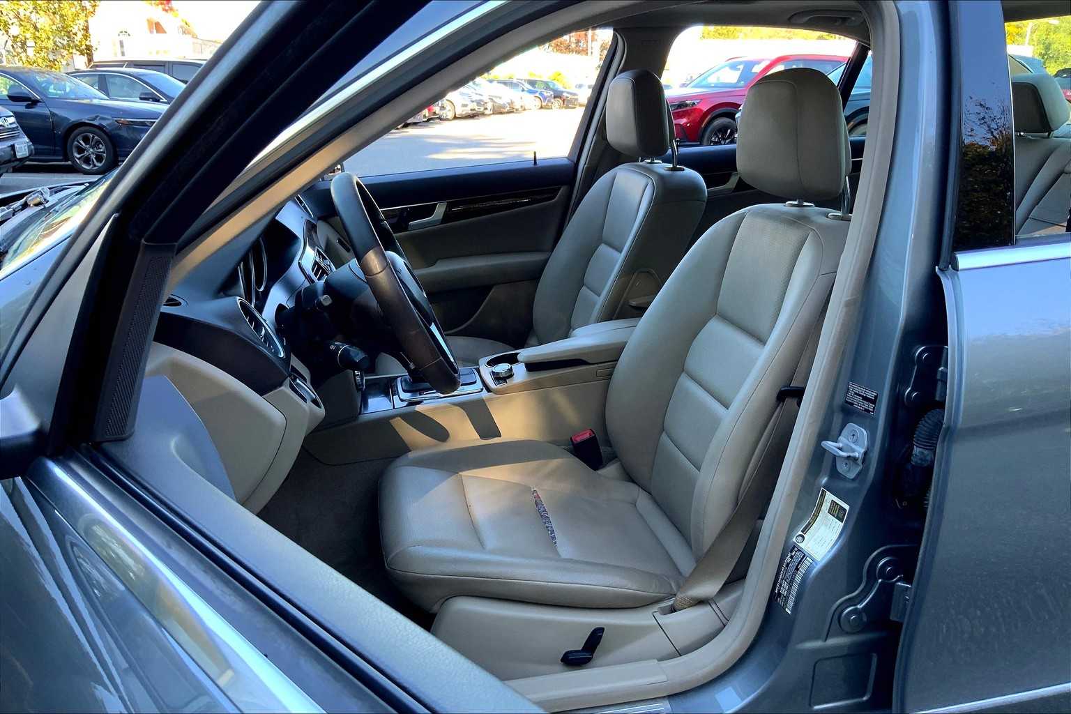 2012 Mercedes Benz C 300 Sport photo 8
