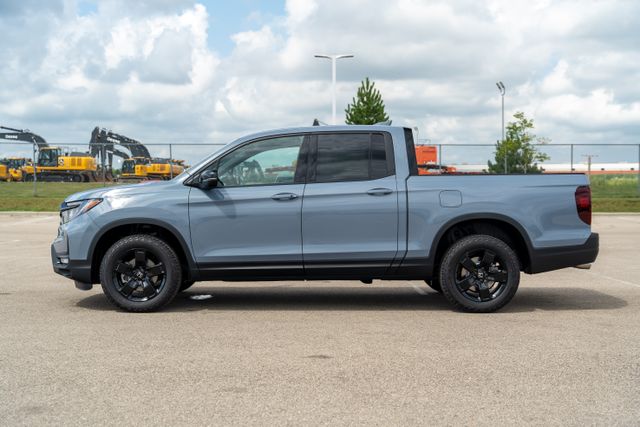 2026 Honda Ridgeline Black Edition photo 3
