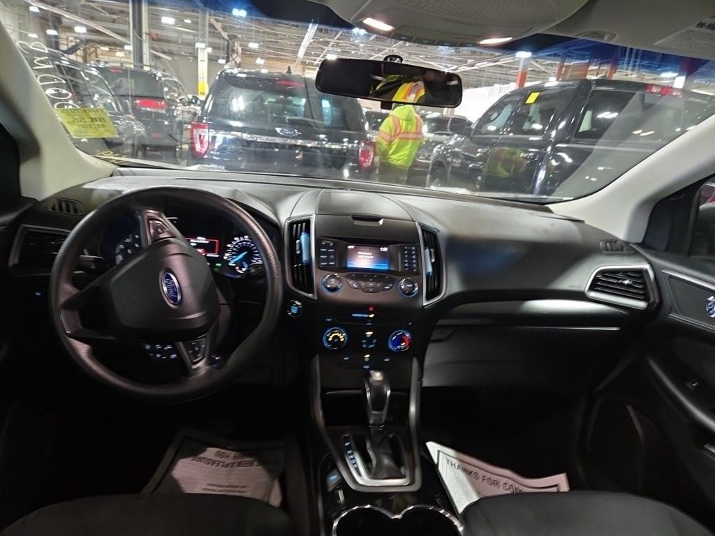 2017 Ford Edge SE photo 4