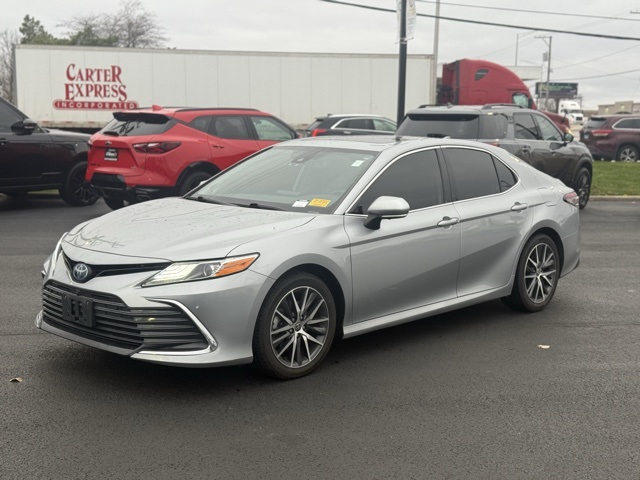 2022 Toyota Camry XLE's photo