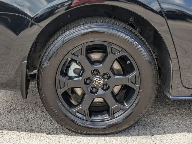 2025 Toyota Sienna Woodland Edition photo 10