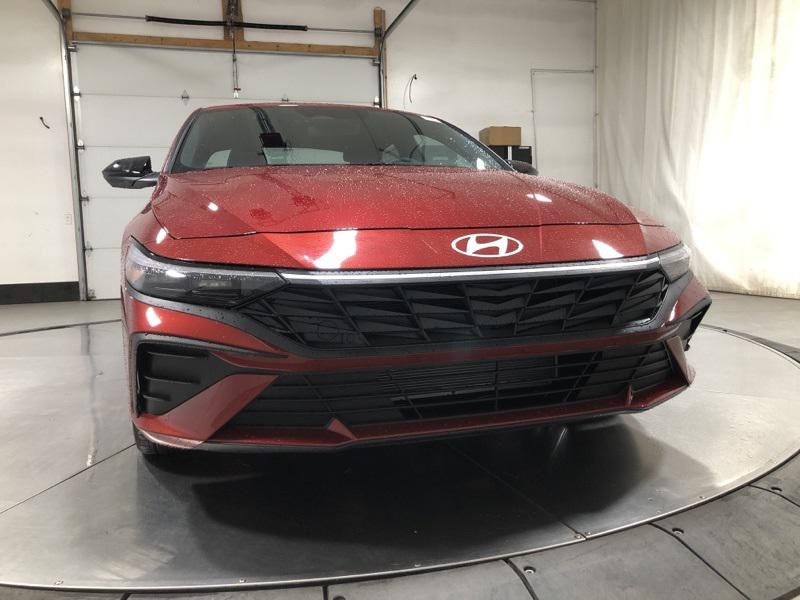 2025 Hyundai Elantra SEL Sport photo 2