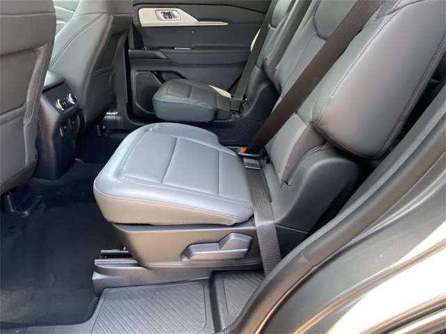 2025 Ford Explorer photo 5