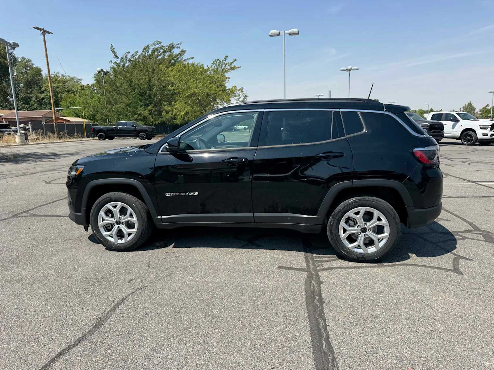 2025 Jeep Compass Latitude photo 2