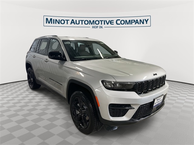2025 Jeep Grand Cherokee Altitude's photo