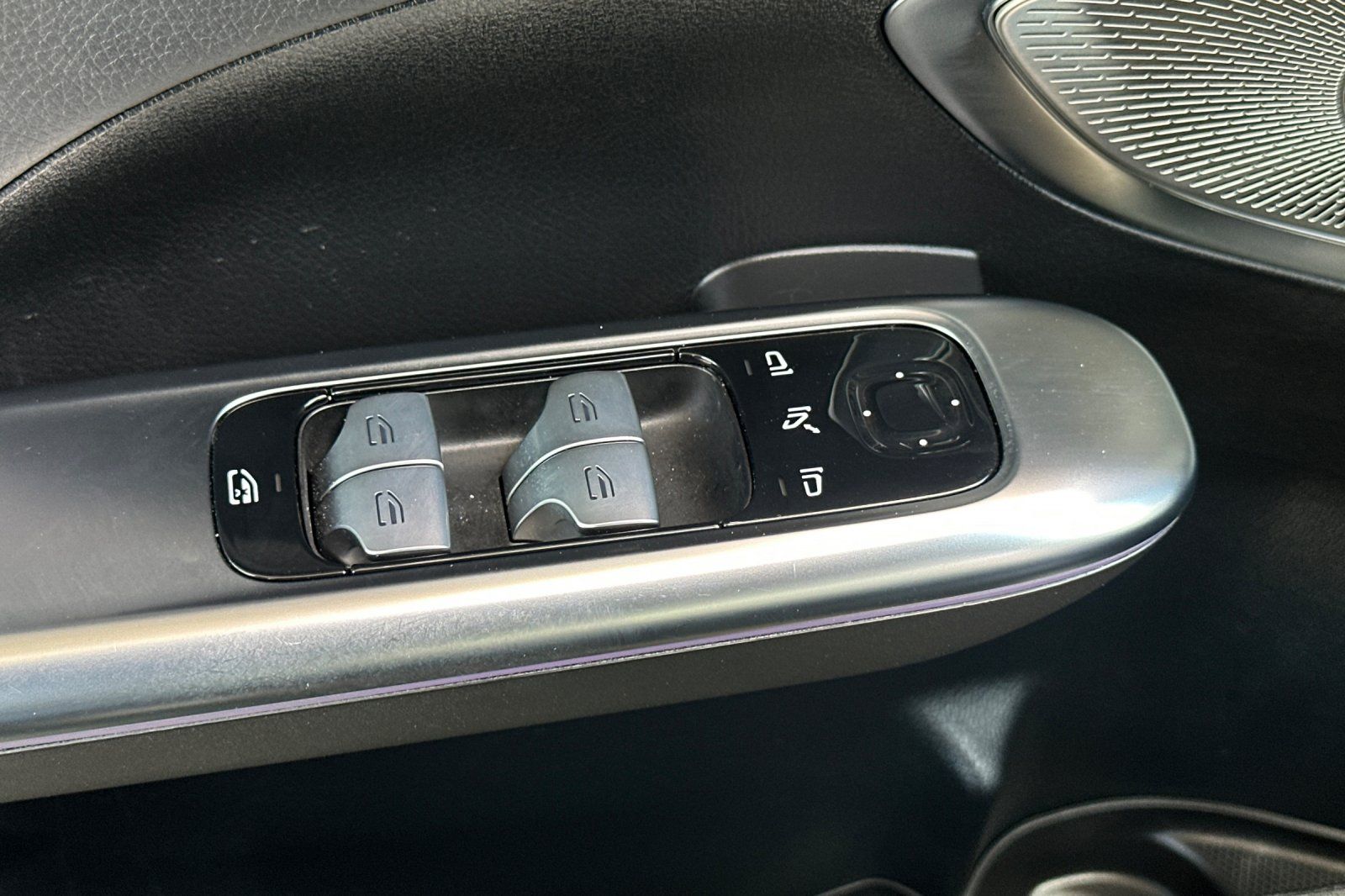 2025 Mercedes Benz C 300 photo 21