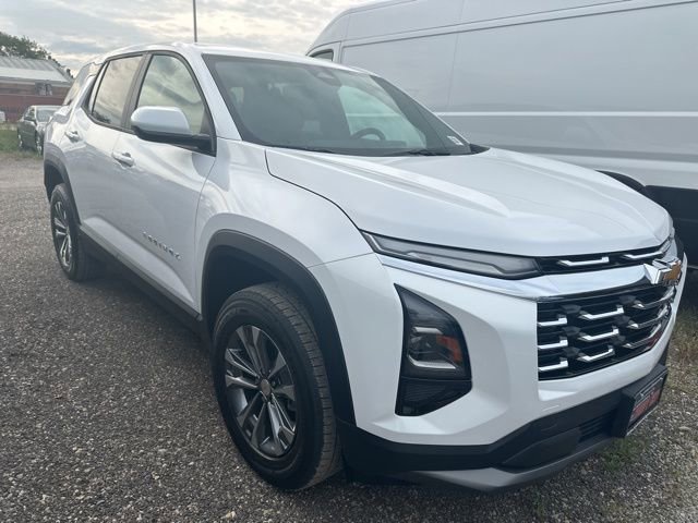 2026 Chevrolet Equinox LT photo 2