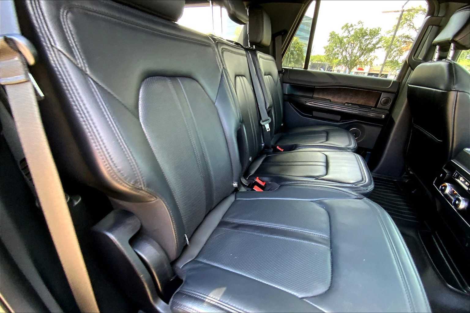 2020 Ford Expedition Limited photo 19