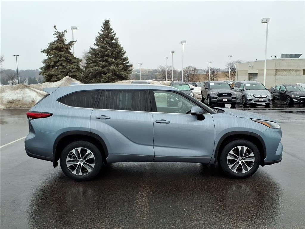 Certified 2022 Toyota Highlander XLE with VIN 5TDHZRBH6NS242263 for sale in Burnsville, Minnesota