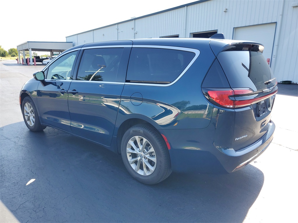 2025 Chrysler Pacifica photo 3