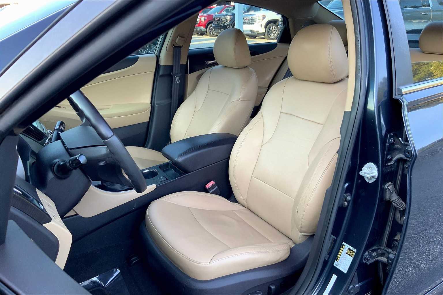 2011 Hyundai Sonata photo 7