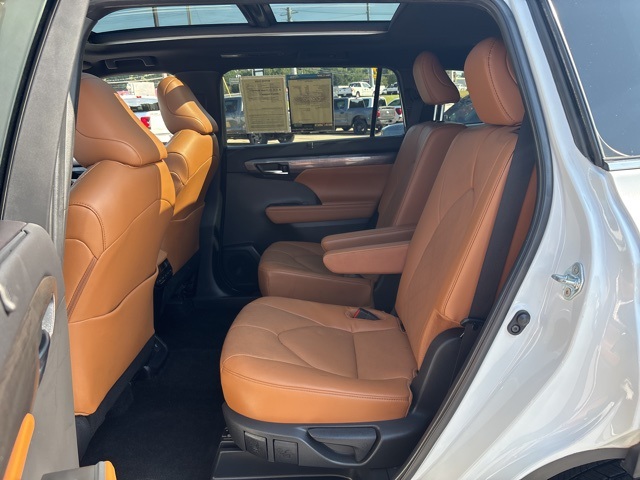 2024 Toyota Highlander Platinum photo 24