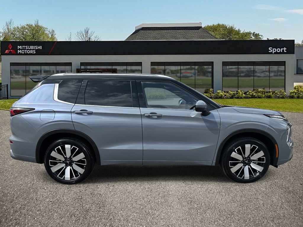 2025 Mitsubishi Outlander SEL photo 2
