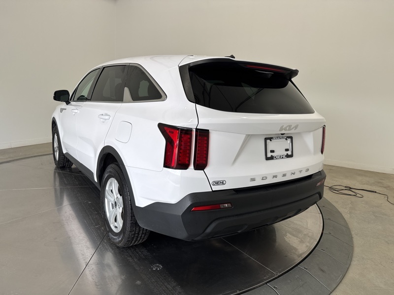 2022 Kia Sorento LX photo 5