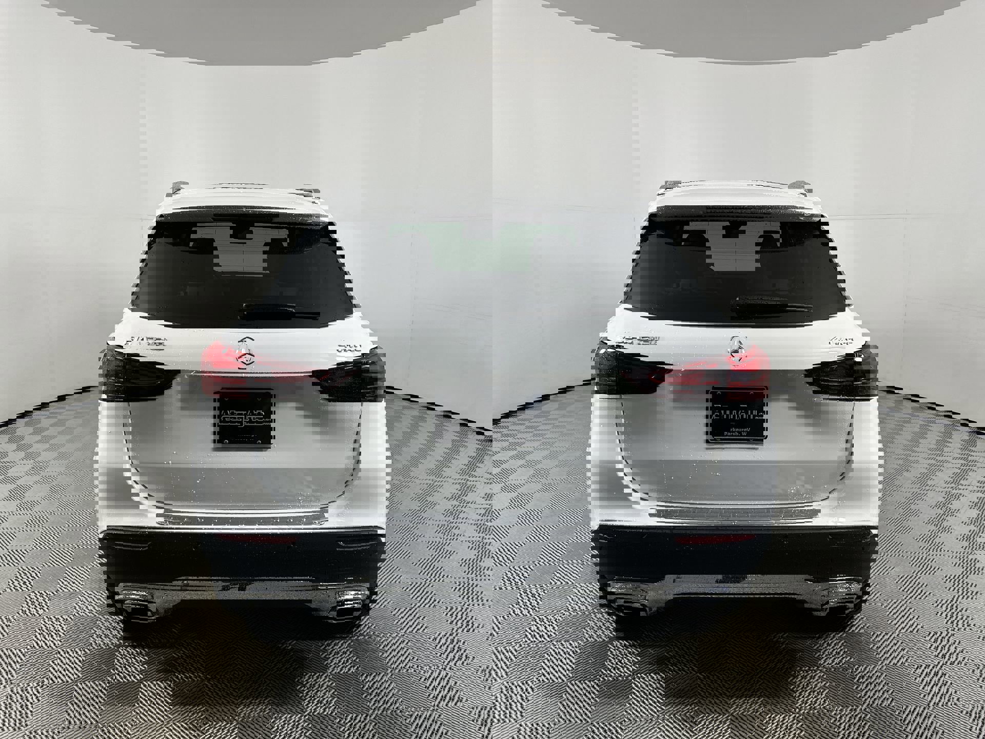 W1N4N4HB3RJ599850