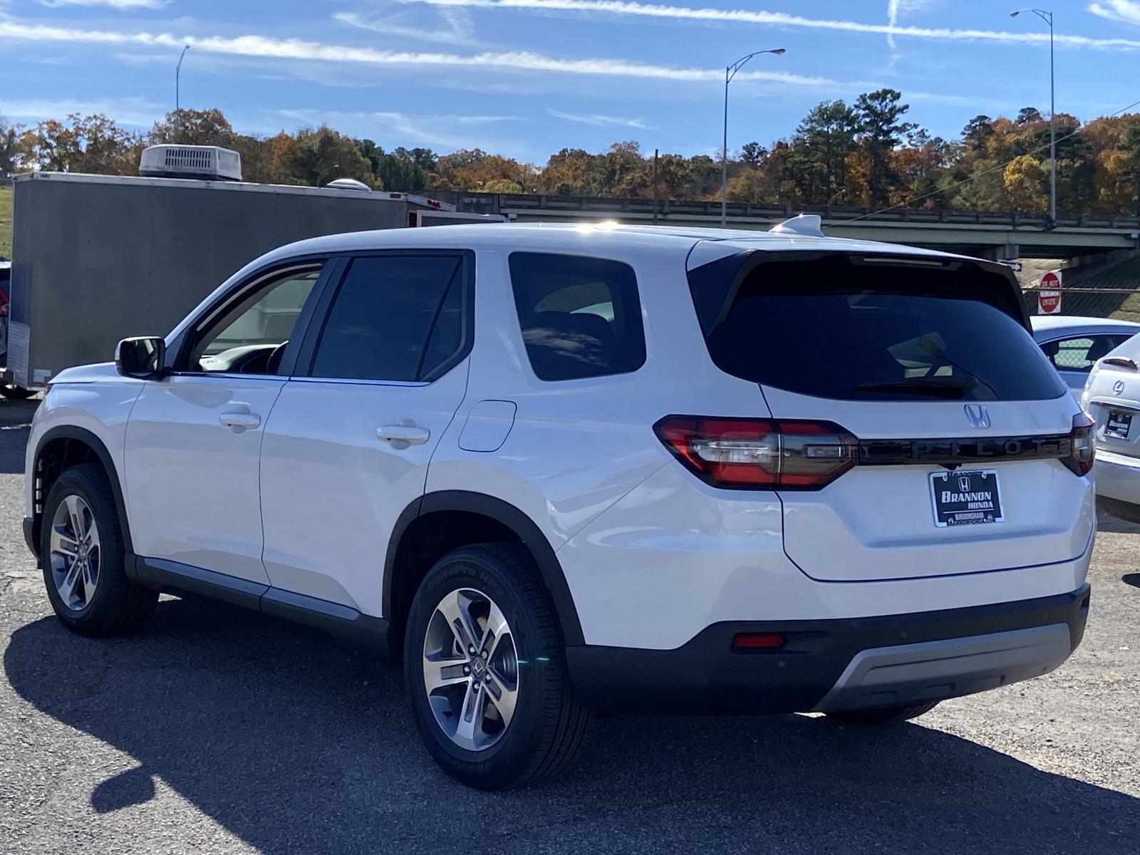 2025 Honda Pilot EX-L photo 3