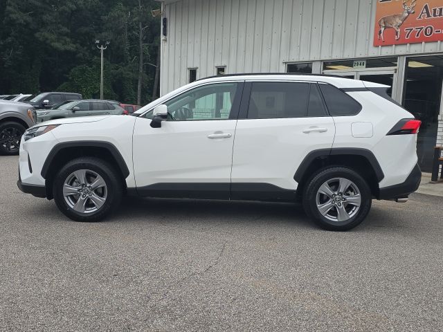 2022 Toyota RAV4 XLE photo 2