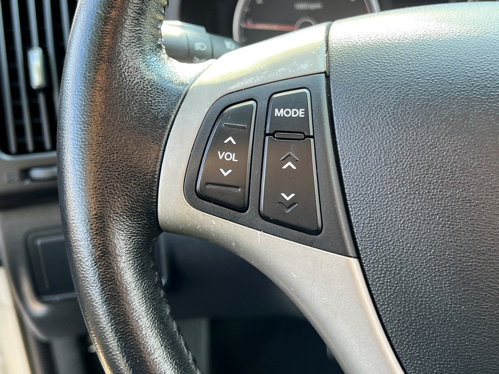 2010 Hyundai Elantra Touring SE photo 16