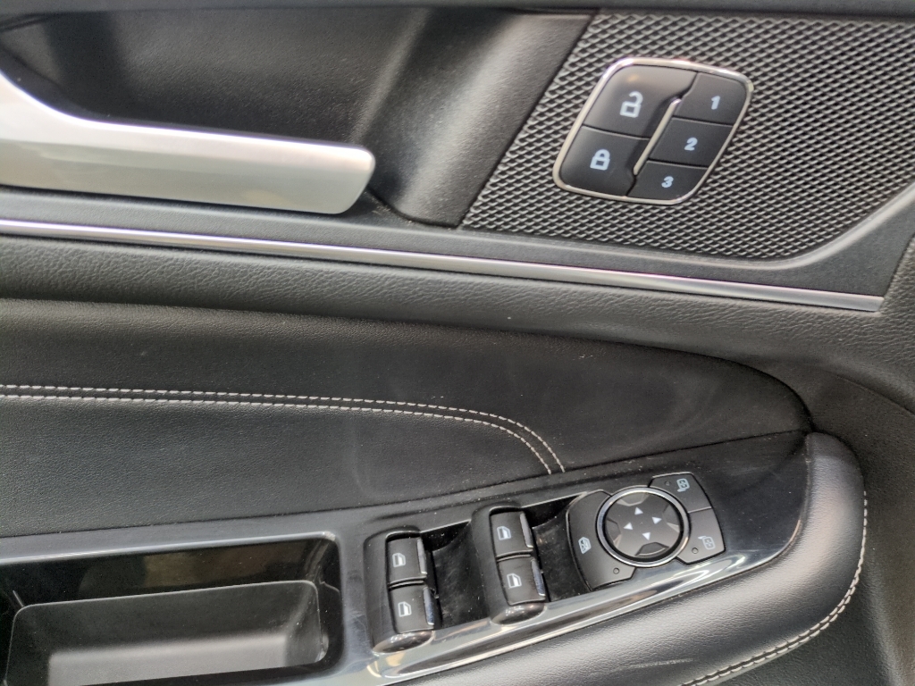 2018 Ford Edge Titanium photo 17