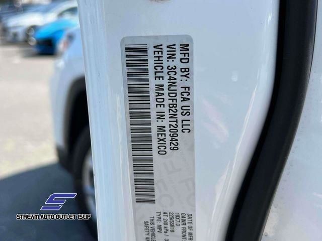 2022 Jeep Compass Latitude Lux photo 19