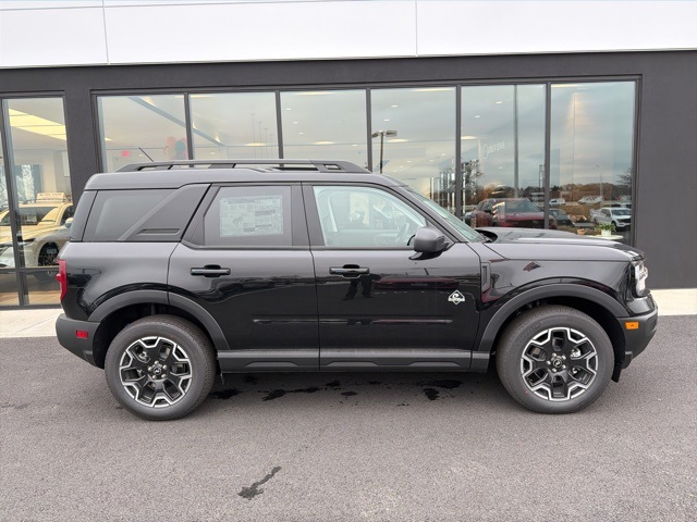2025 Ford Bronco Sport Outer Banks photo 2
