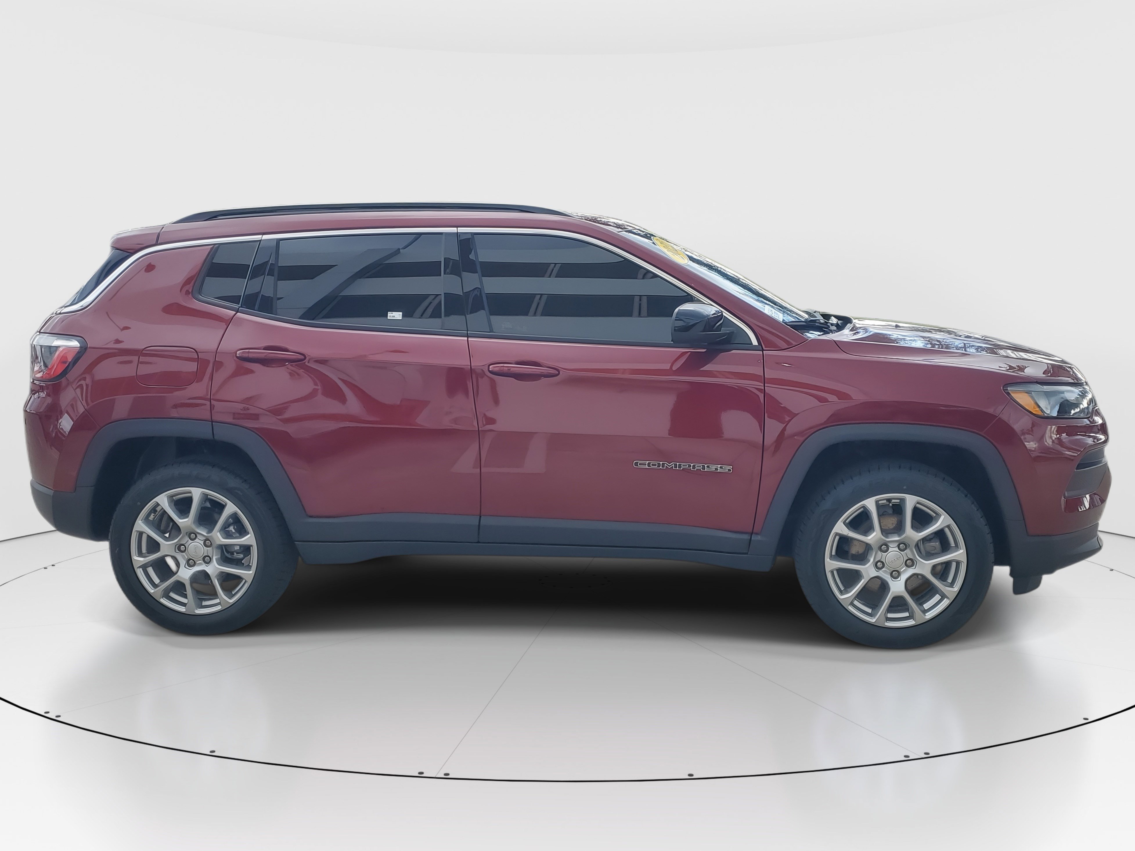 2022 Jeep Compass Latitude Lux photo 2