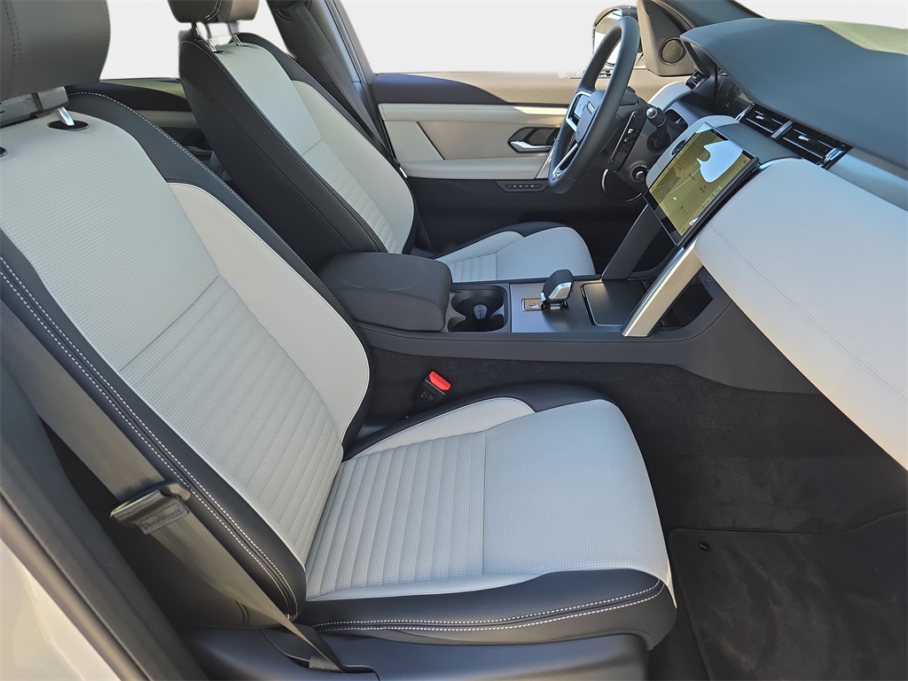 2025 Land Rover Discovery Sport SE photo 10
