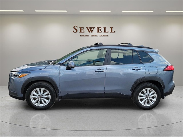 2024 Toyota Corolla Cross LE photo 2