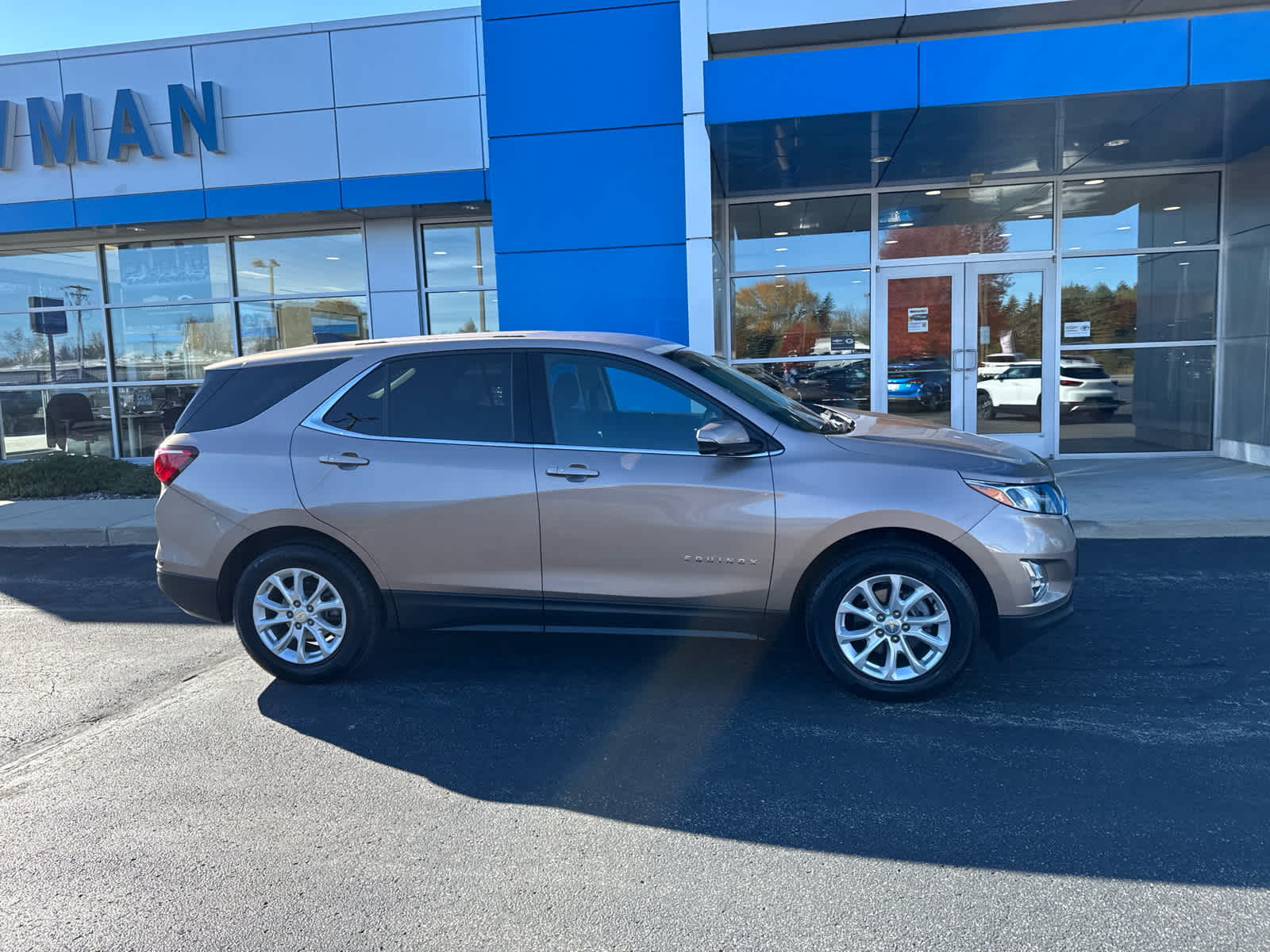 Used 2019 Chevrolet Equinox LT with VIN 2GNAXKEV5K6233017 for sale in Cedarburg, WI
