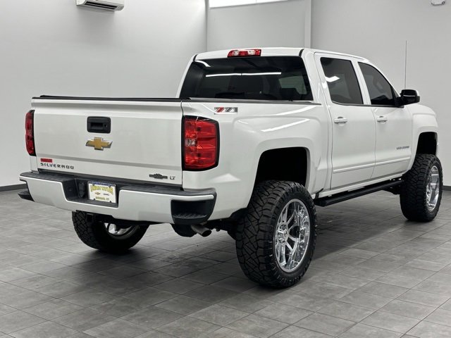 2017 Chevrolet Silverado 1500 LT photo 2