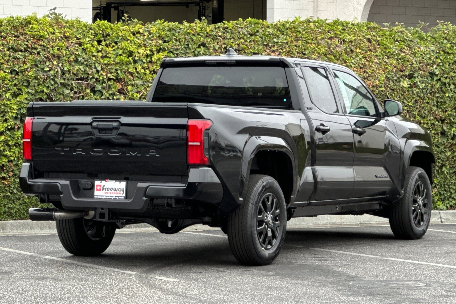 2025 Toyota Tacoma SR5 photo 4