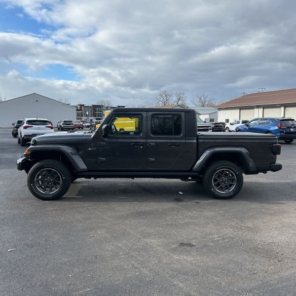 2021 Jeep Gladiator Sport photo 2
