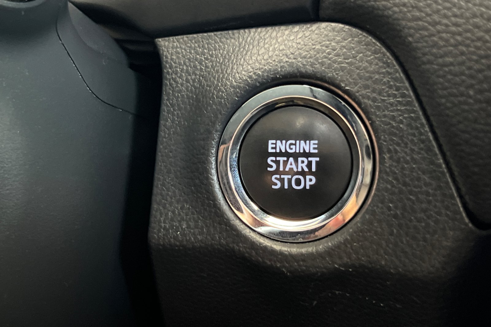 2023 Toyota RAV4 XLE photo 18