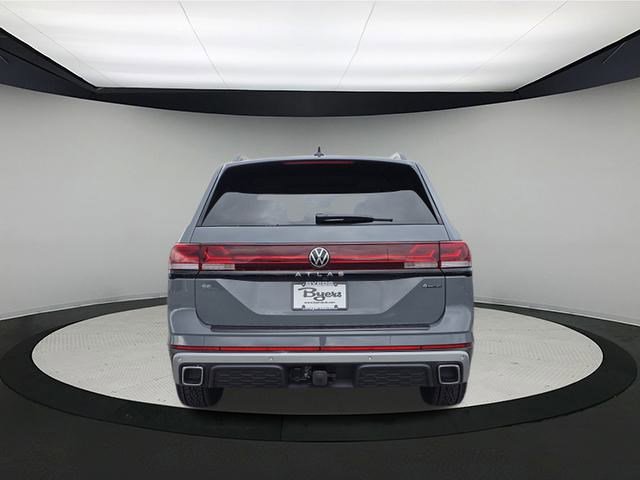 2025 Volkswagen Atlas Peak Edition SE photo 3