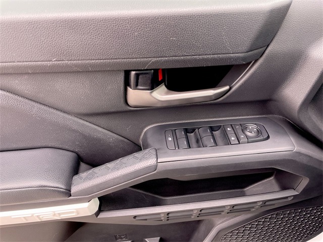 2024 Toyota Tacoma TRD Off-Road photo 5