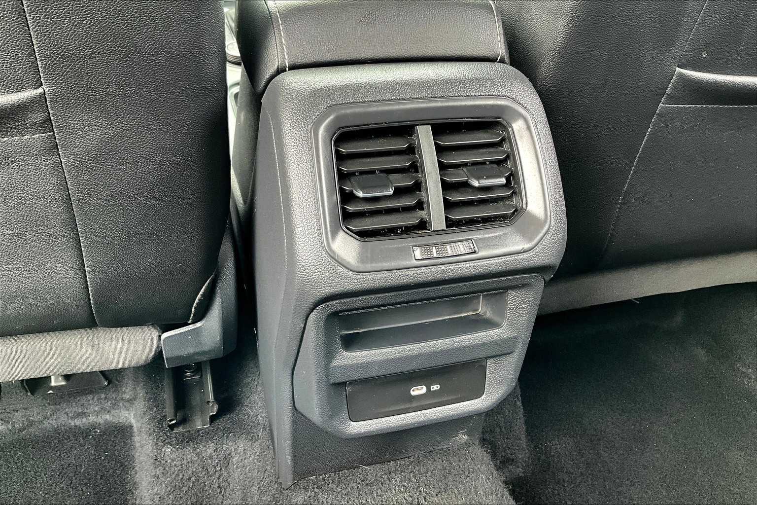 2022 Volkswagen Taos SE photo 29