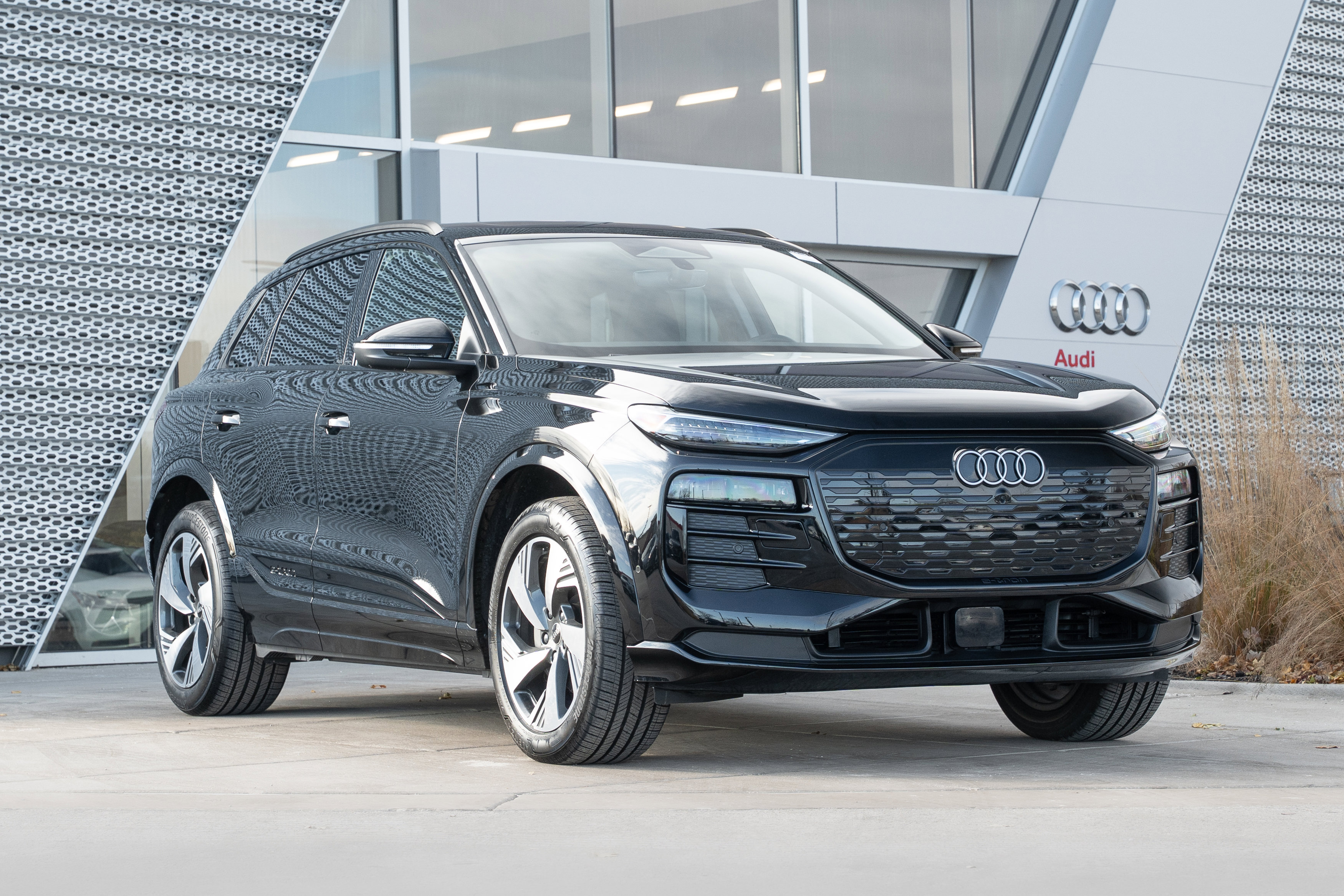 2025 Audi Q6 e-tron Premium Plus's photo