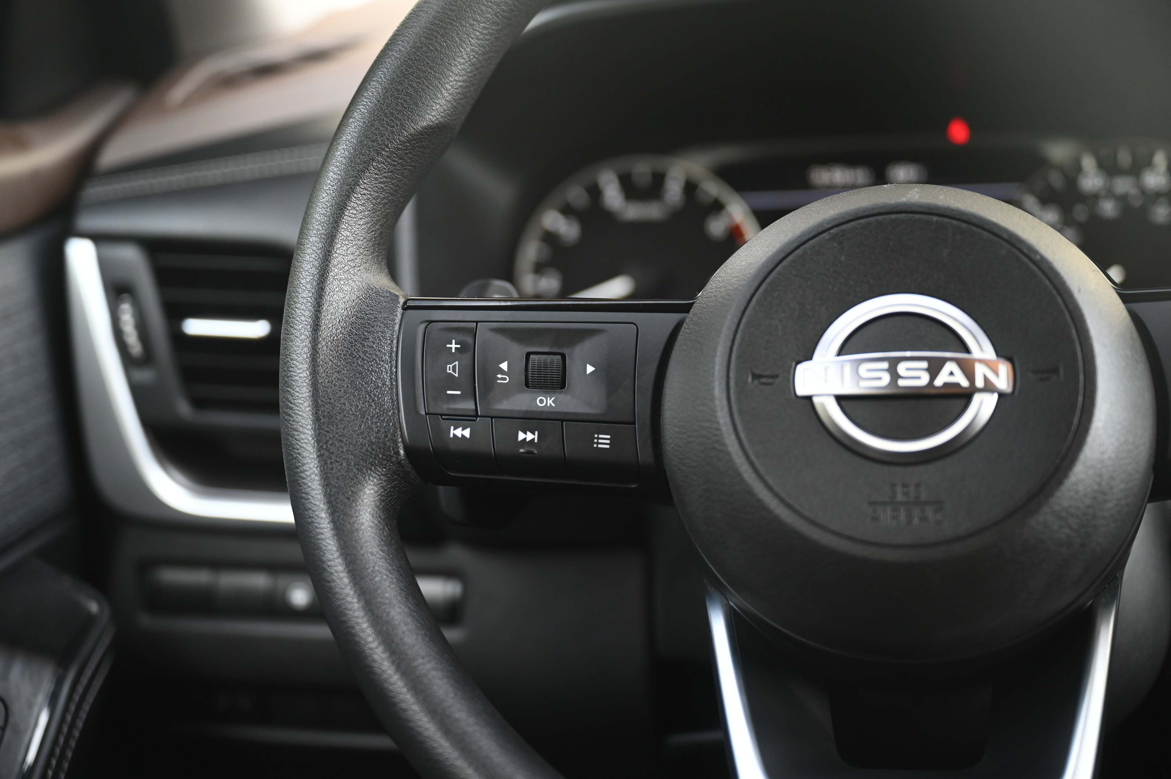 2023 Nissan Rogue SV photo 27