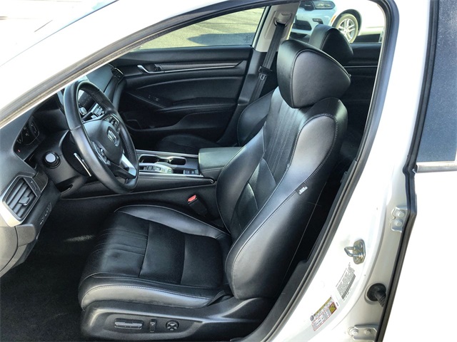 2018 Honda Accord Touring 2.0T photo 2