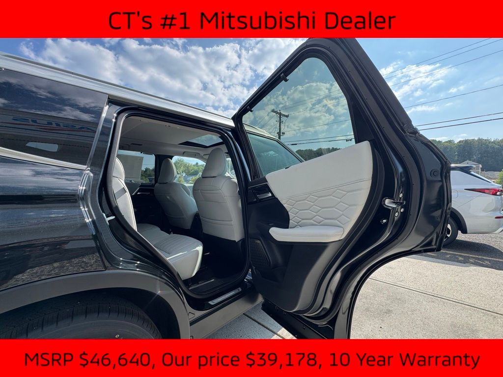 2025 Mitsubishi Outlander SEL photo 10