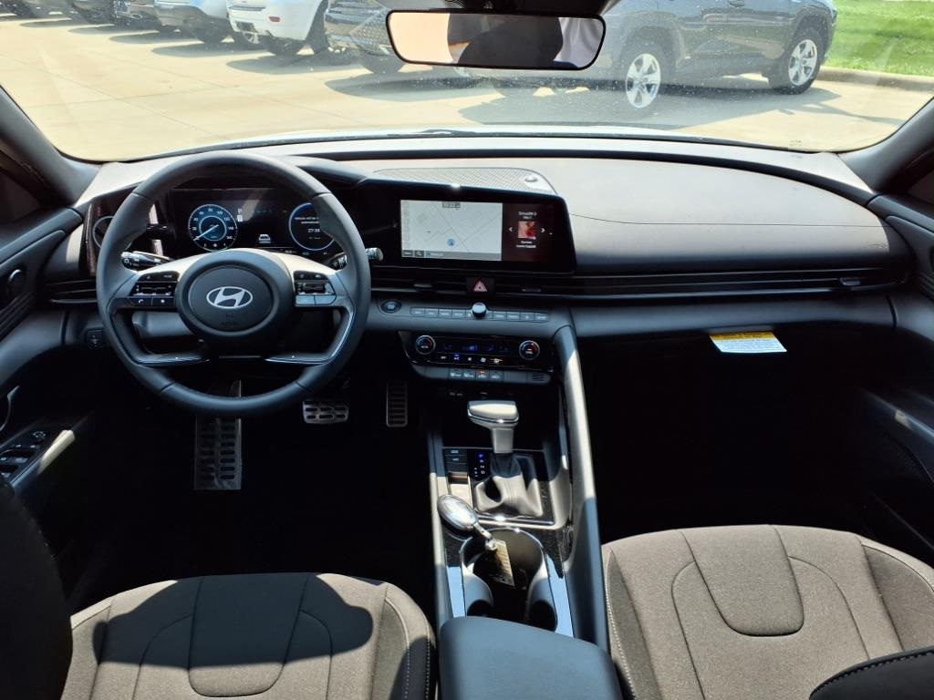 2025 Hyundai Elantra Hybrid SEL Sport photo 4