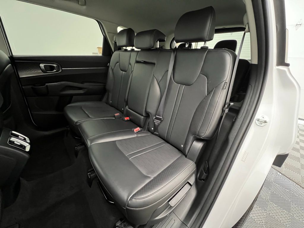 2024 Kia Sorento S photo 42