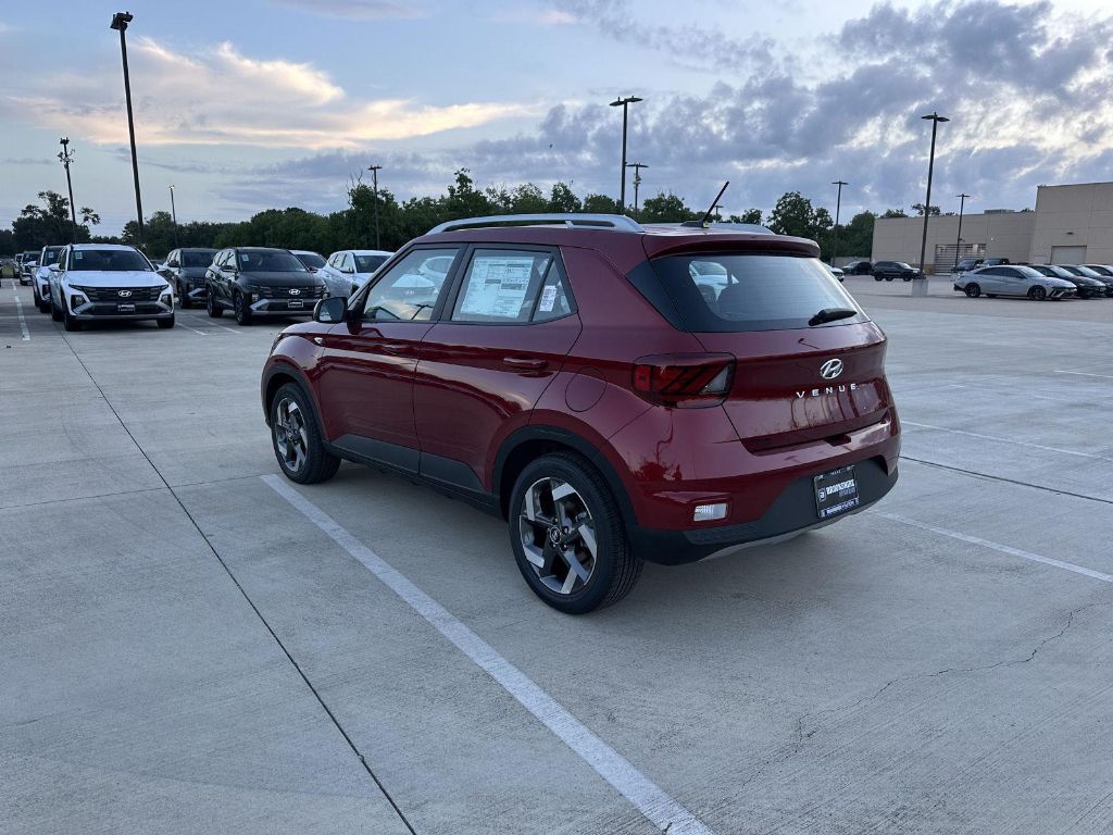 2025 Hyundai Venue Limited photo 3