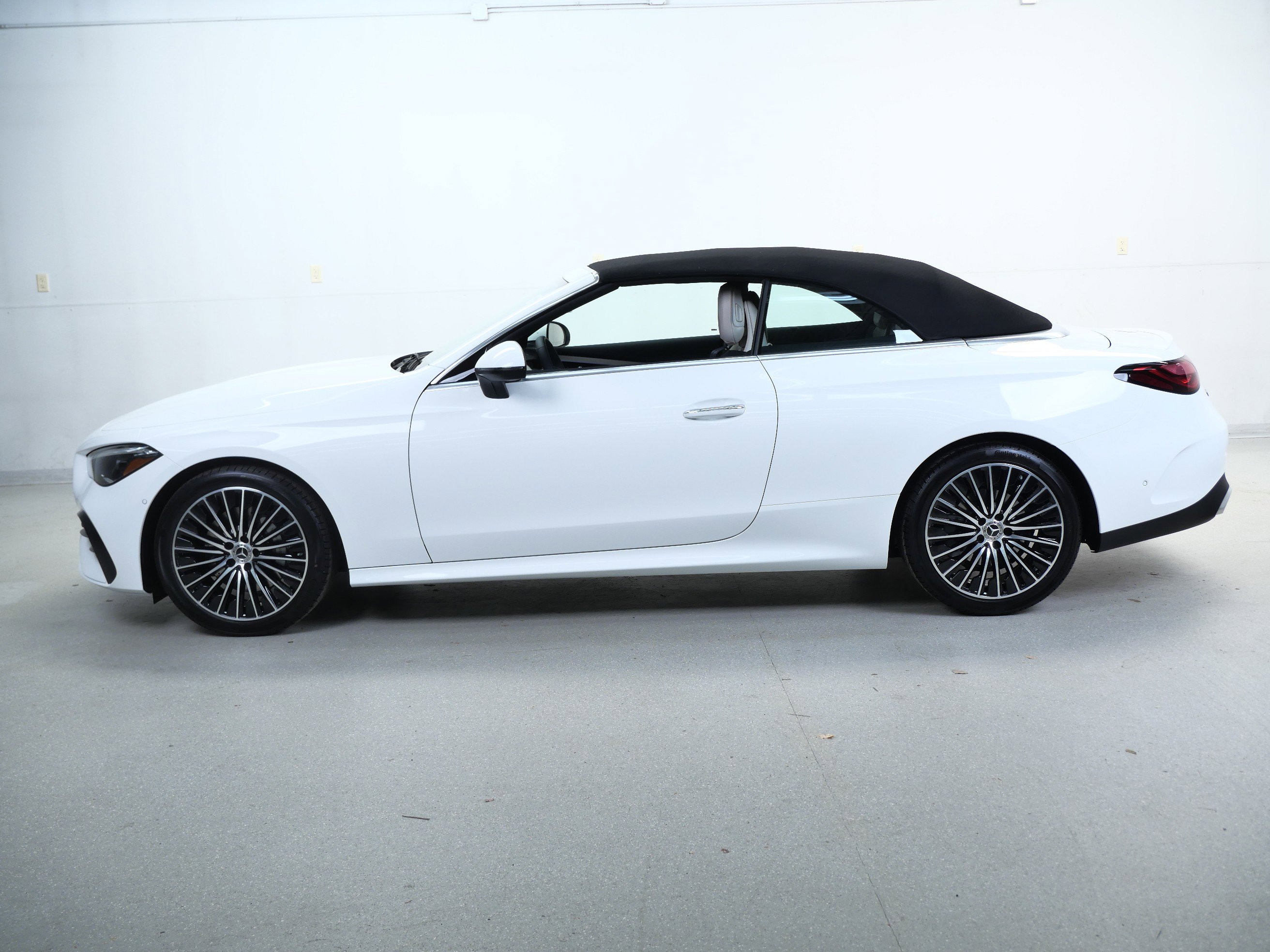 2026 Mercedes Benz CLE 300 4MATIC Cabriolet photo 4