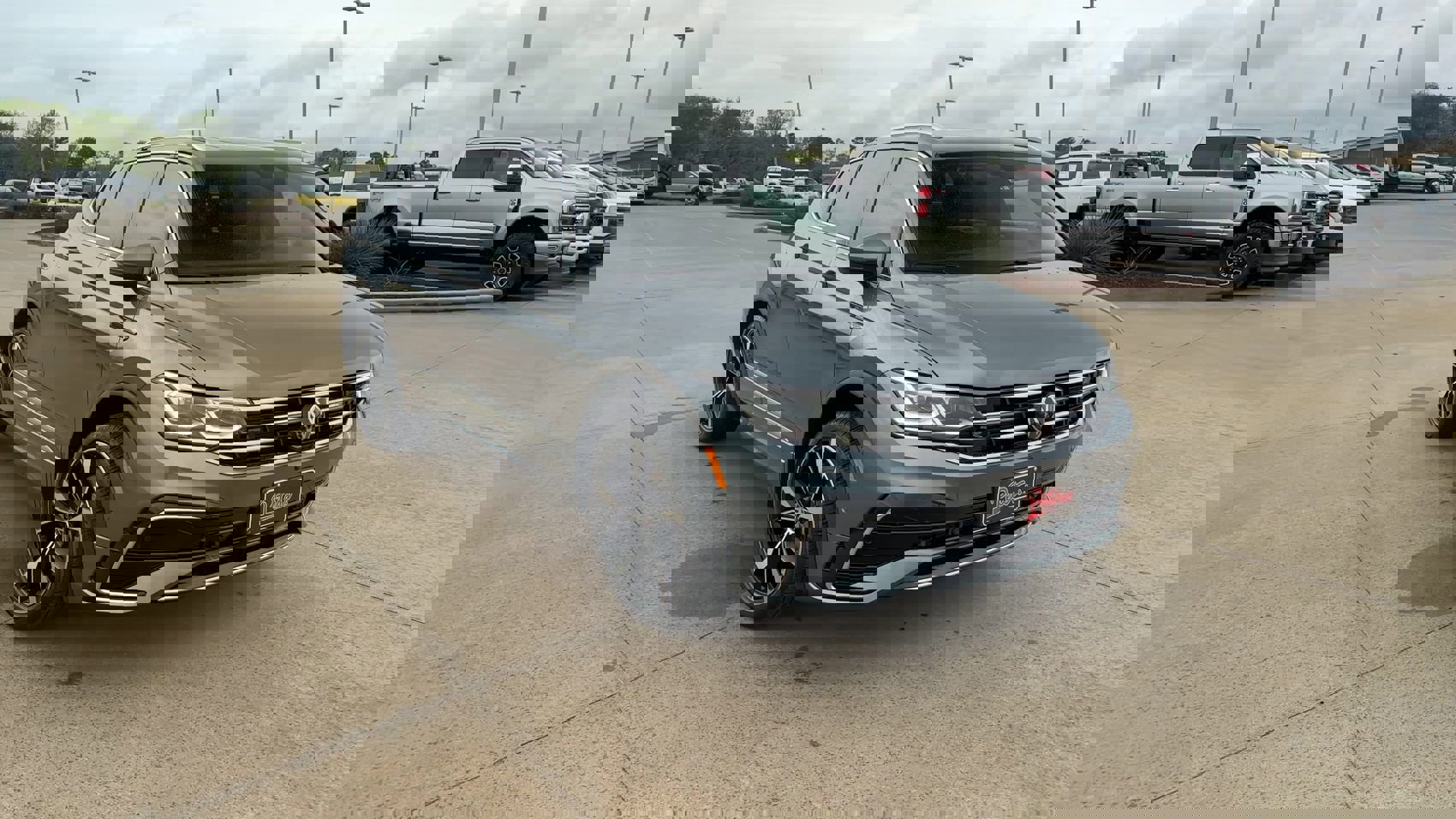 2024 Volkswagen Tiguan SEL R-Line Black photo 2