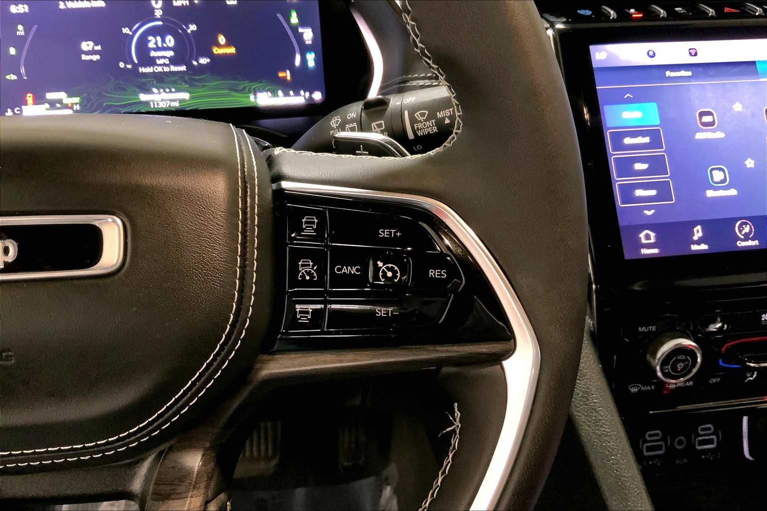 2023 Jeep Cherokee 4xe Overland photo 24