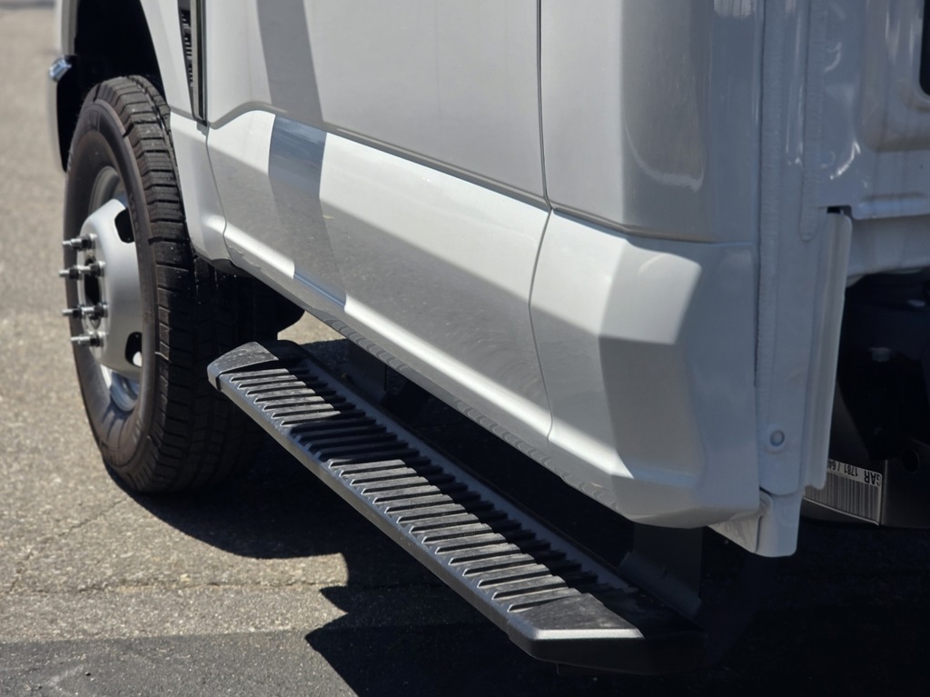 2025 Ford F-350 XL photo 4
