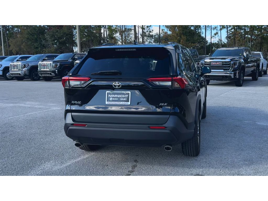 2023 Toyota RAV4 XLE photo 2