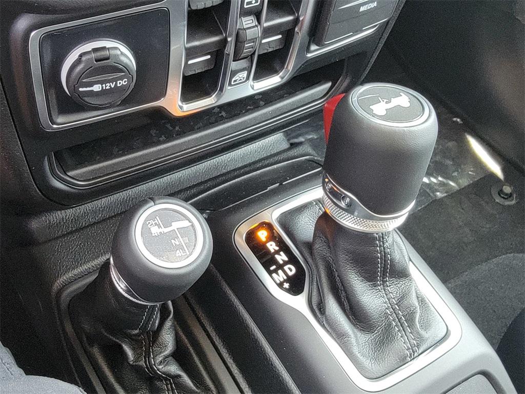 2025 Jeep Wrangler Sahara photo 19