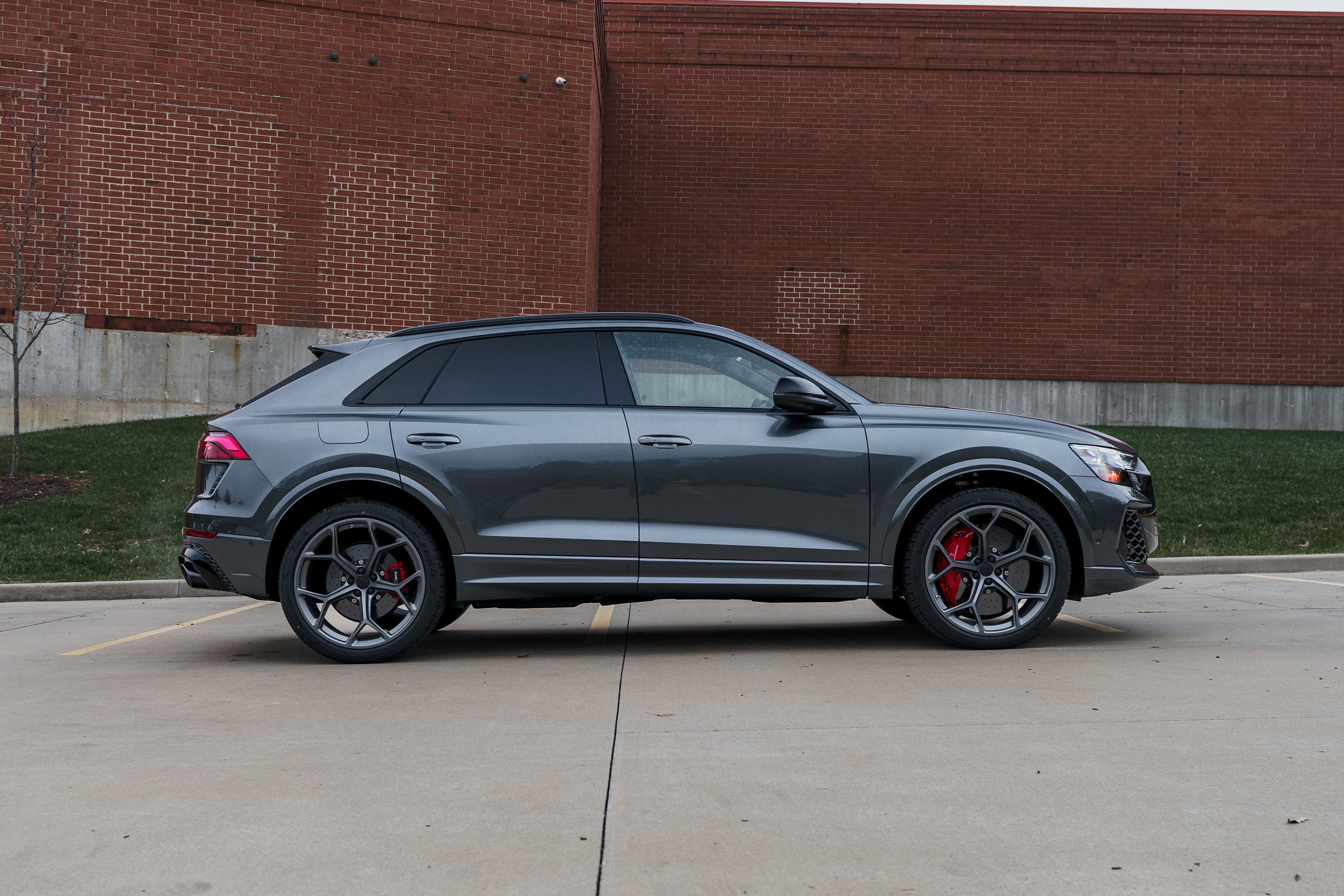 2026 Audi RS Q8 photo 2